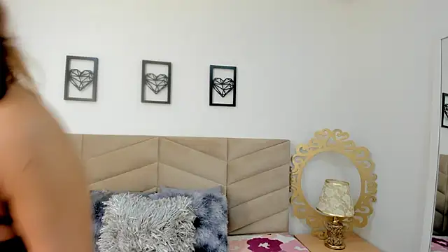 EvaViulet online show from November 2025 05:28:02 PM