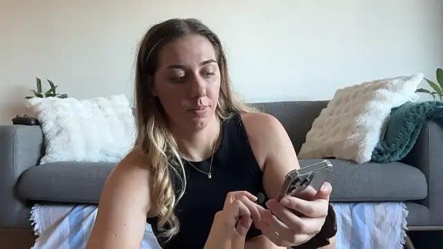 louiseberkeley online show from March 2026 06:09:01 AM