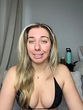 Snapshot of louiseberkeley chatting on May 2026 02:01:02 AM louiseberkeley online show from May 2026 02:01:02 AM