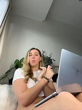 Snapshot of louiseberkeley chatting on May 2026 01:46:02 AM louiseberkeley online show from May 2026 01:46:02 AM