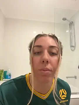 louiseberkeley online show from June 2026 04:40:03 AM