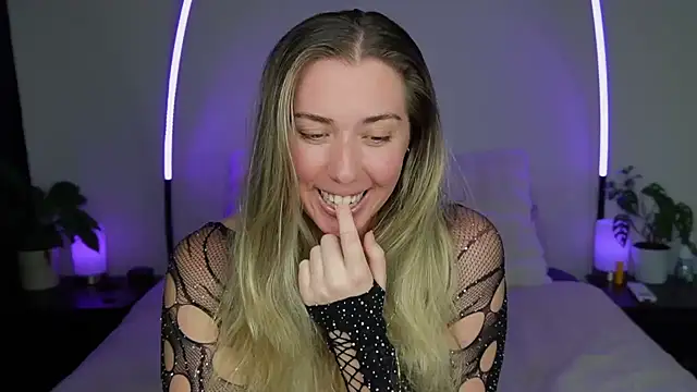 louiseberkeley online show from October 2025 12:07:02 PM