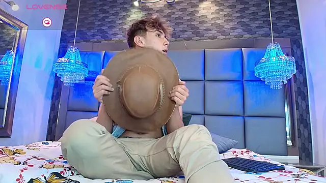 Twinkie Hung online show from September 2025 09:02:01 PM