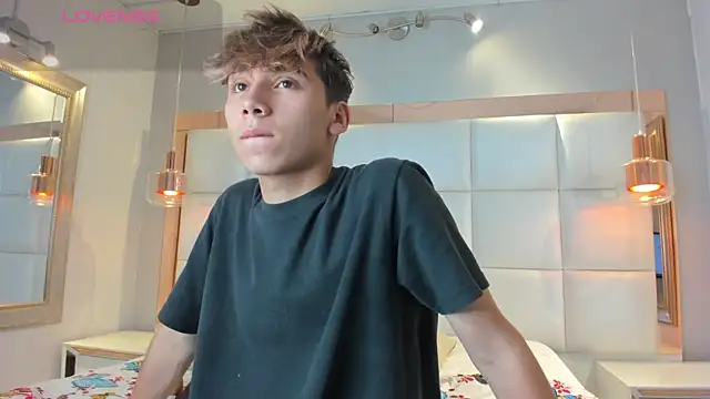 Twinkie Hung online show from September 2025 09:42:02 PM