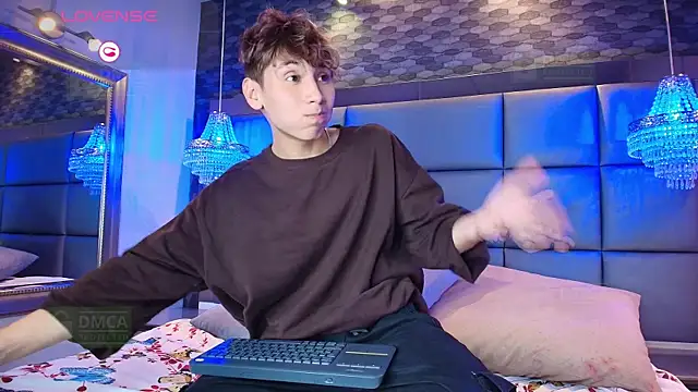 Twinkie Hung online show from September 2025 09:29:01 PM