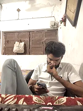 yashuuuu021 online show from October 2025 04:28:01 PM