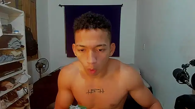 Snapshot of JuanchiT66 chatting on October 2025 04:00:01 AM JuanchiT66 online show from October 2025 04:00:01 AM