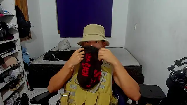 Snapshot of JuanchiT66 chatting on November 2025 07:57:01 AM JuanchiT66 online show from November 2025 07:57:01 AM