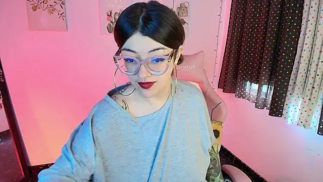 isaferrer06 online show from December 2025 04:00:01 PM