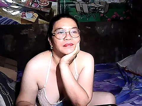 Snapshot of Adeline05 chatting on September 2025 09:26:02 PM Adeline05 online show from September 2025 09:26:02 PM