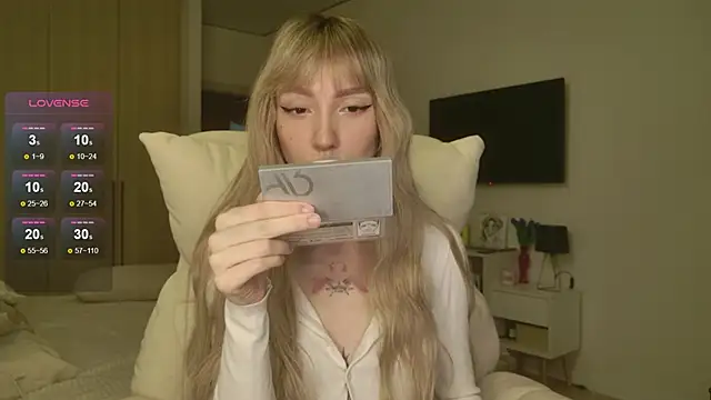 Lunainnk online show from March 2026 12:49:02 AM