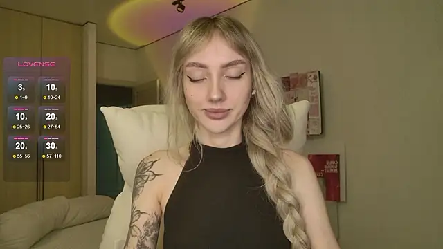 Lunainnk online show from February 2026 10:23:02 PM