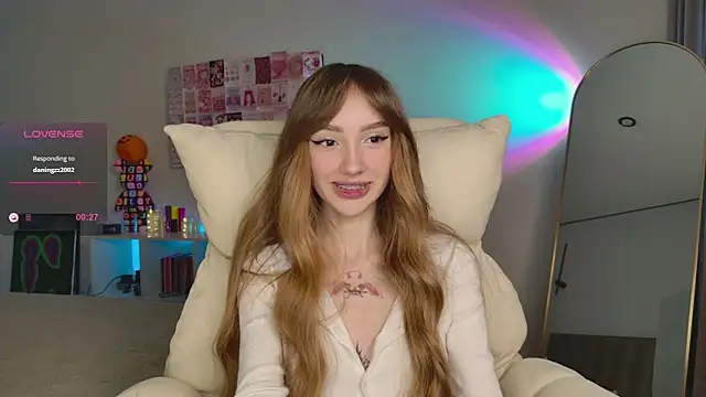 Lunainnk online show from November 2025 01:20:01 AM