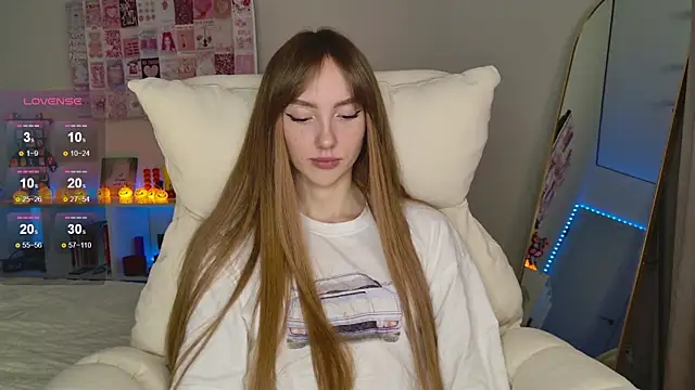 Lunainnk online show from October 2025 11:46:02 PM