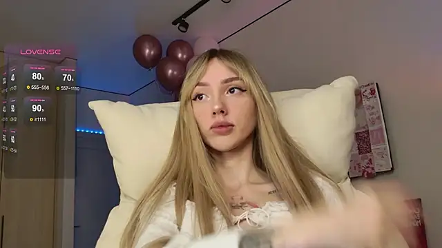 Lunainnk online show from November 2025 10:21:02 PM