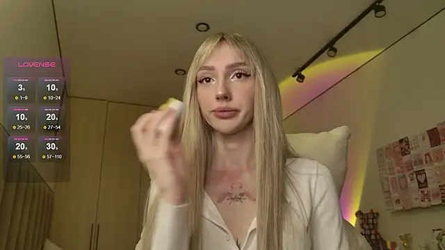 Lunainnk online show from February 2026 10:30:02 PM