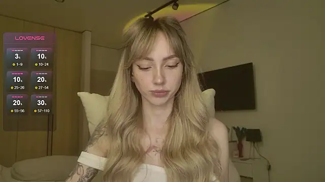 Lunainnk online show from April 2026 11:42:02 PM