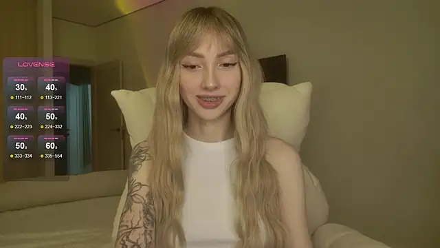 Lunainnk online show from April 2026 12:53:01 AM