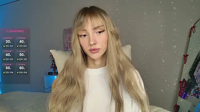 Lunainnk online show from December 2025 03:42:01 AM