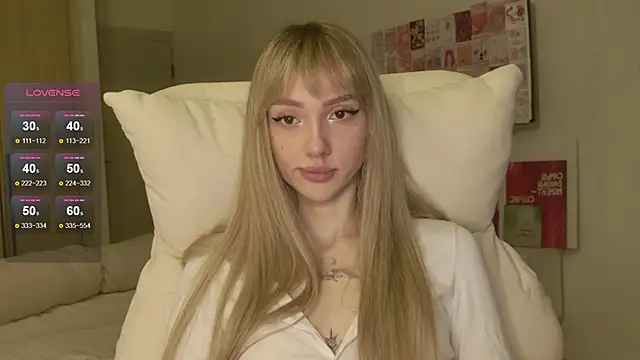 Lunainnk online show from March 2026 06:48:01 PM