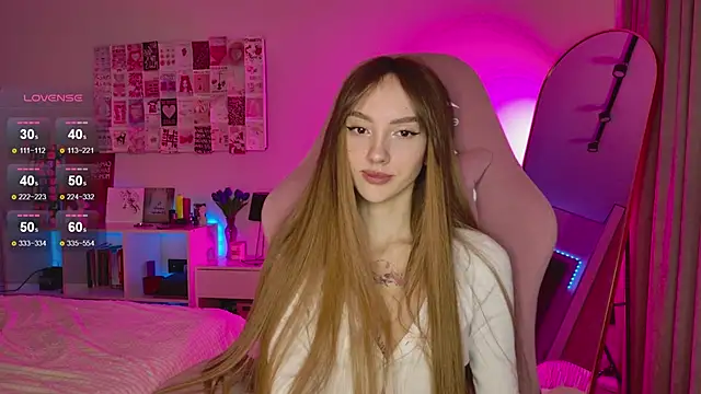 Lunainnk online show from October 2025 12:14:01 AM