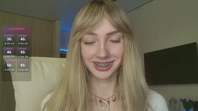 Lunainnk online show from April 2026 12:33:01 AM