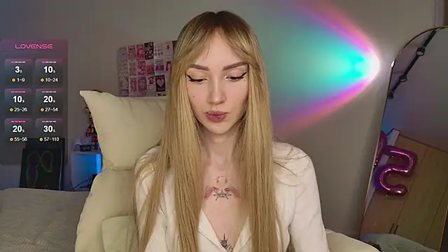 Lunainnk online show from November 2025 01:53:01 AM