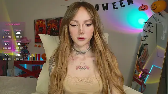 Lunainnk online show from October 2025 12:11:02 AM