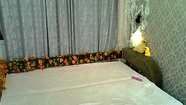 Little L1ss online show from November 2025 06:22:02 PM