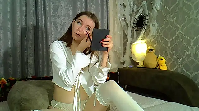 Little L1ss online show from November 2025 06:01:01 PM