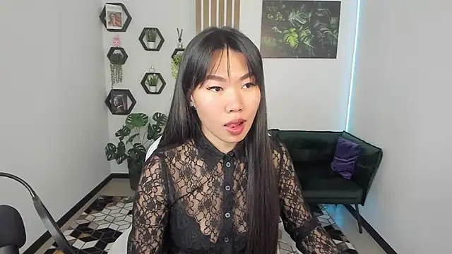 Snapshot of LunaPurrr chatting on October 2025 11:28:01 PM LunaPurrr online show from October 2025 11:28:01 PM