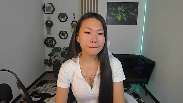Snapshot of LunaPurrr chatting on October 2025 11:19:02 PM LunaPurrr online show from October 2025 11:19:02 PM