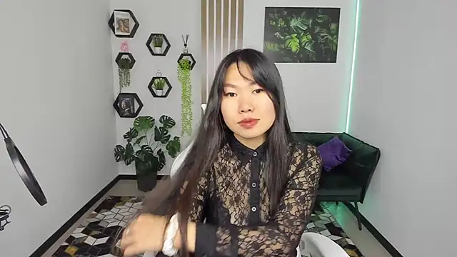 Snapshot of LunaPurrr chatting on October 2025 11:06:02 PM LunaPurrr online show from October 2025 11:06:02 PM
