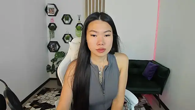 Snapshot of LunaPurrr chatting on September 2025 11:00:01 PM LunaPurrr online show from September 2025 11:00:01 PM