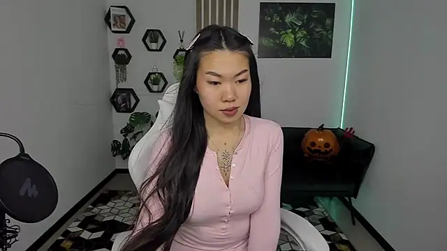 LunaPurrr online show from November 2025 01:10:01 AM