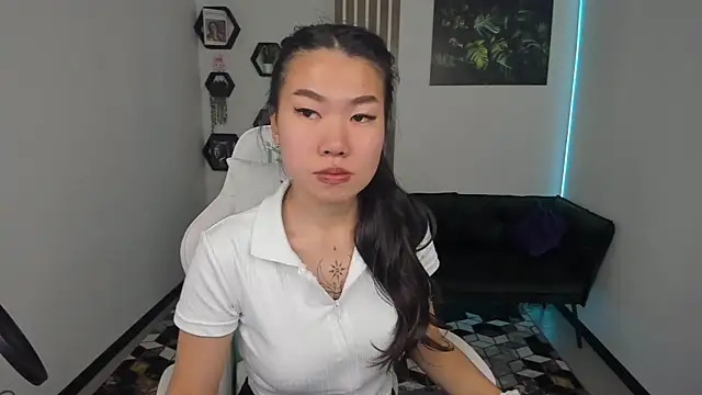 Snapshot of LunaPurrr chatting on October 2025 02:35:01 AM LunaPurrr online show from October 2025 02:35:01 AM