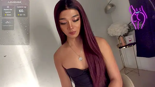 Snapshot of TrinityFucksYou chatting on November 2025 04:11:02 PM TrinityFucksYou online show from November 2025 04:11:02 PM