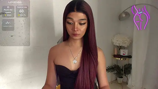 Snapshot of TrinityFucksYou chatting on November 2025 05:13:01 PM TrinityFucksYou online show from November 2025 05:13:01 PM