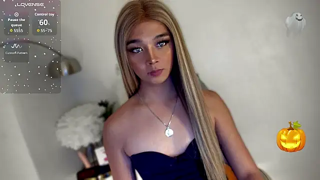 Snapshot of TrinityFucksYou chatting on November 2025 02:33:01 PM TrinityFucksYou online show from November 2025 02:33:01 PM