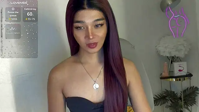 Snapshot of TrinityFucksYou chatting on November 2025 03:44:01 PM TrinityFucksYou online show from November 2025 03:44:01 PM