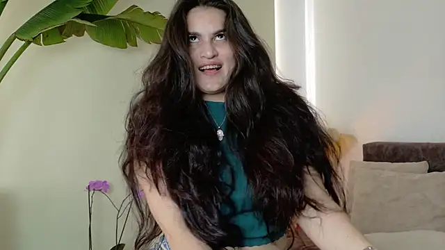 Snapshot of lizdevine chatting on October 2025 06:43:01 PM lizdevine online show from October 2025 06:43:01 PM