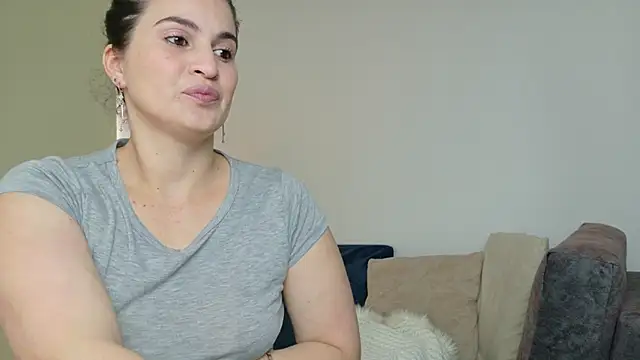 Snapshot of lizdevine chatting on November 2025 01:48:02 PM lizdevine online show from November 2025 01:48:02 PM