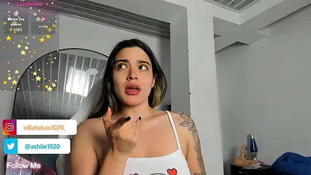 MiaVillalobos online show from April 2026 08:43:01 AM