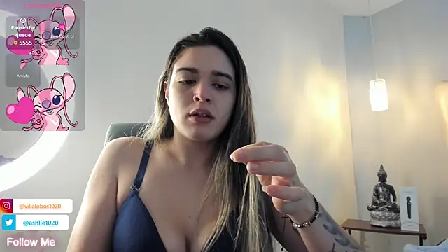 Snapshot of MiaVillalobos chatting on October 2025 10:28:02 AM MiaVillalobos online show from October 2025 10:28:02 AM