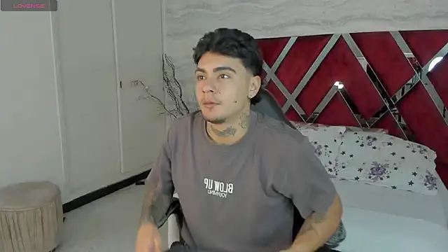 JamesDeker online show from October 2025 08:08:02 PM