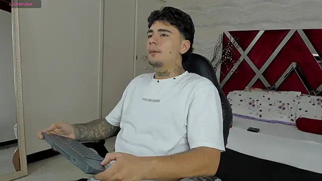 JamesDeker online show from October 2025 08:08:01 PM