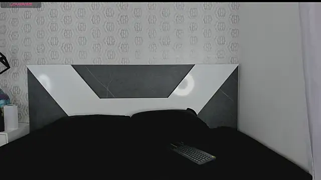 Snapshot of Mia-Medina chatting on November 2025 08:01:02 PM Mia-Medina online show from November 2025 08:01:02 PM