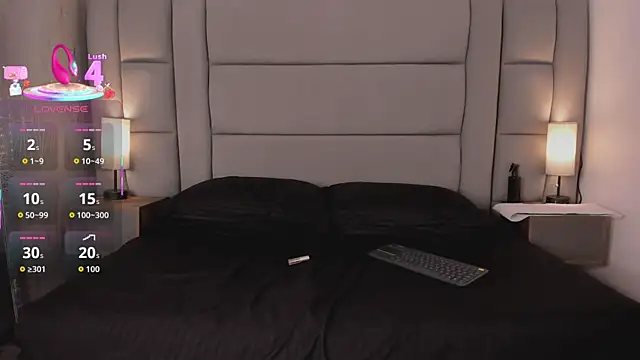 Snapshot of Mia-Medina chatting on October 2025 08:06:02 PM Mia-Medina online show from October 2025 08:06:02 PM