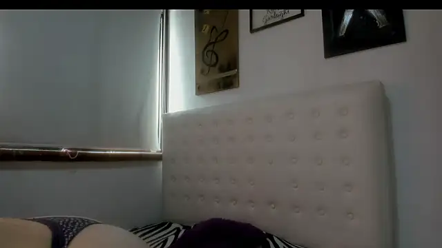 Snapshot of Roxannelorence_ chatting on October 2025 04:40:02 PM Roxannelorence  online show from October 2025 04:40:02 PM