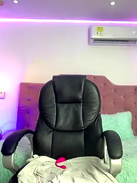 Velveet x online show from November 2025 12:21:02 PM